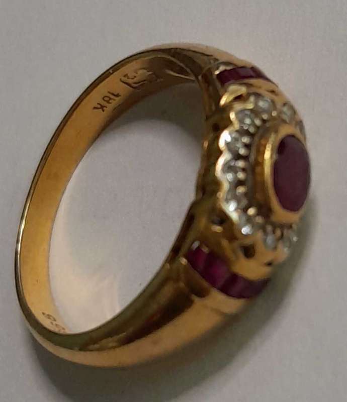 18 carat yellow gold diamond and ruby ring