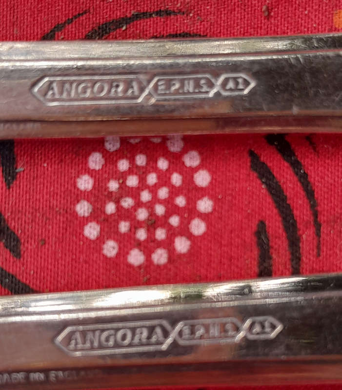 Angora Cutlery 16 piece fish fork and knife set