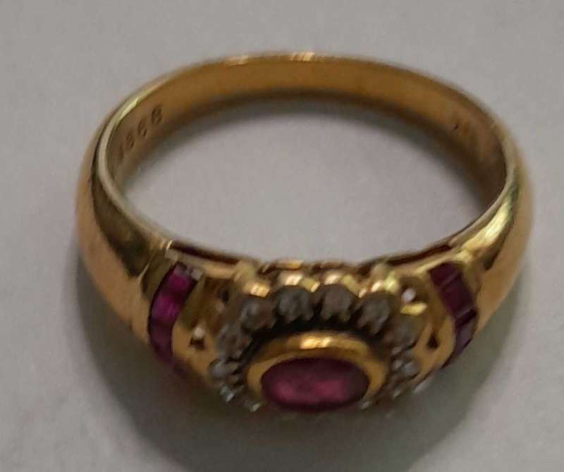 18 carat yellow gold diamond and ruby ring