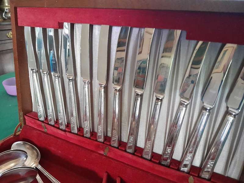 Viners of Sheffield complete cutlery set in original canteen