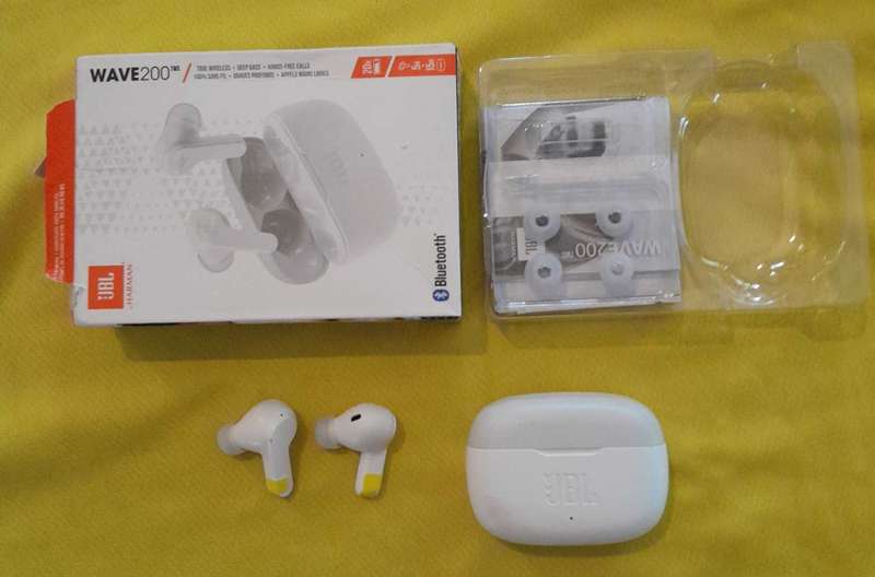 JBL Wave 200 TWS buds