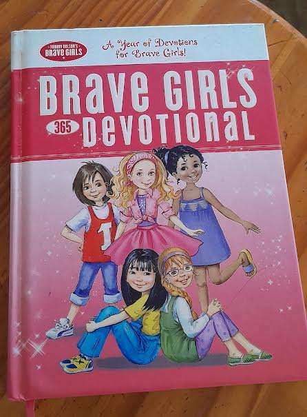 Brave girls 365 Devotional-Tommy Nelson