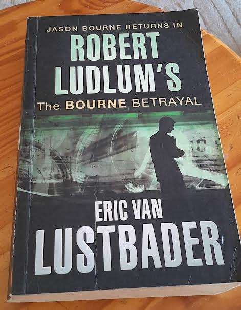 Robert Ludlum's The Bourne Betrayal-Eric Van Lustbader