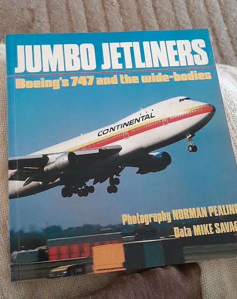 Jumbo Jetliners Boeing's 747 and the wide-bodies-Norman Pealing&Mike Savage