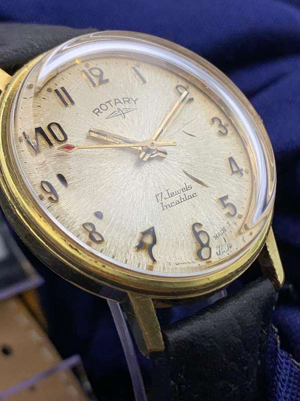 Vintage ROTARY 17 Jewels Incabloc Swiss Made Wrist Watch. Working, tiny crack on glass.