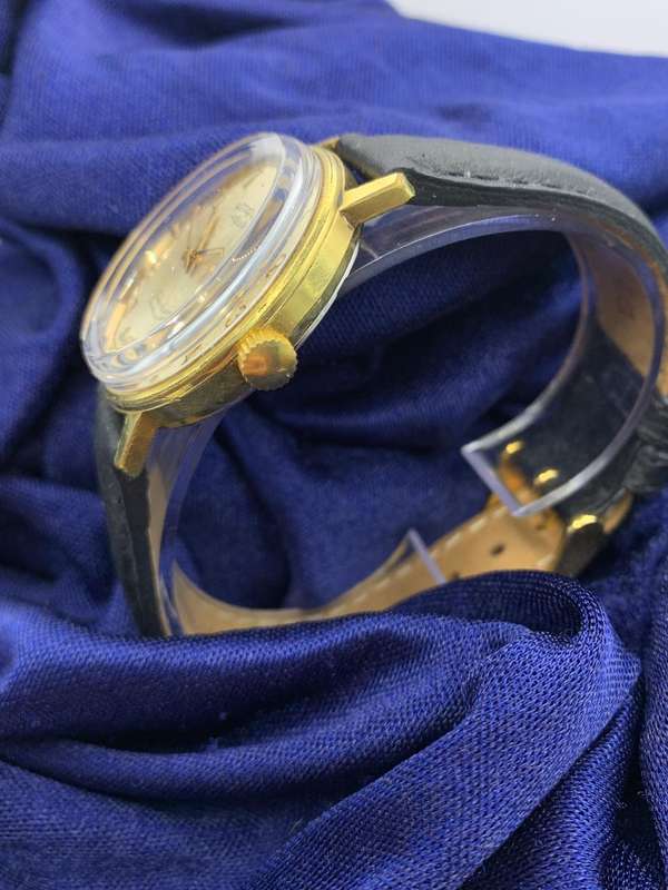 Vintage ROTARY 17 Jewels Incabloc Swiss Made Wrist Watch. Working, tiny crack on glass.