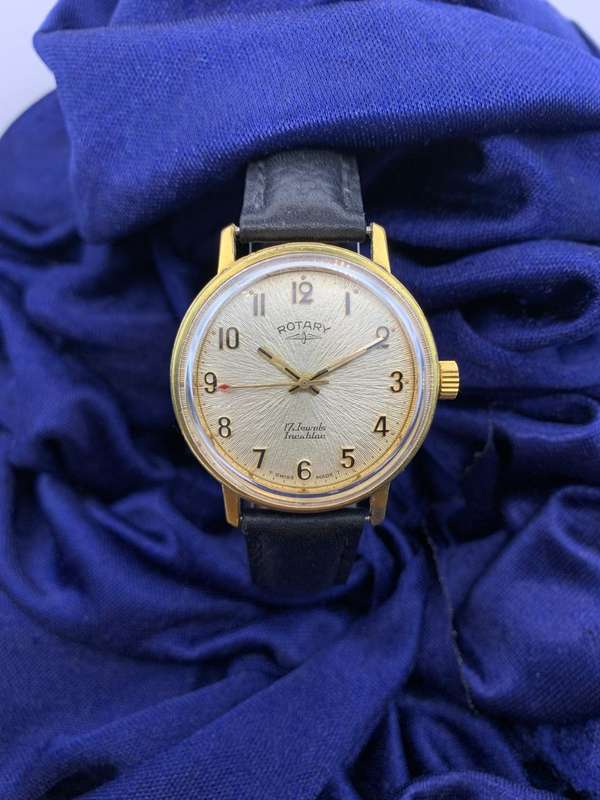 Vintage ROTARY 17 Jewels Incabloc Swiss Made Wrist Watch. Working, tiny crack on glass.