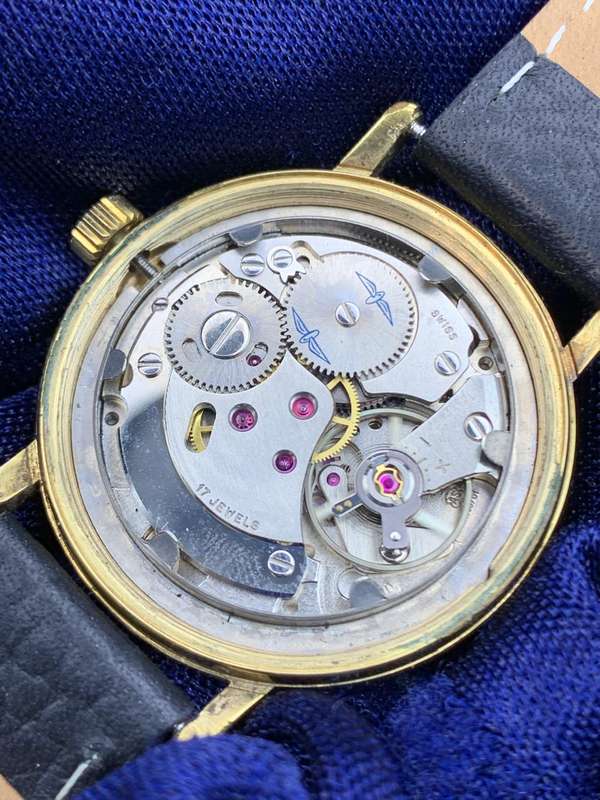 Vintage ROTARY 17 Jewels Incabloc Swiss Made Wrist Watch. Working, tiny crack on glass.