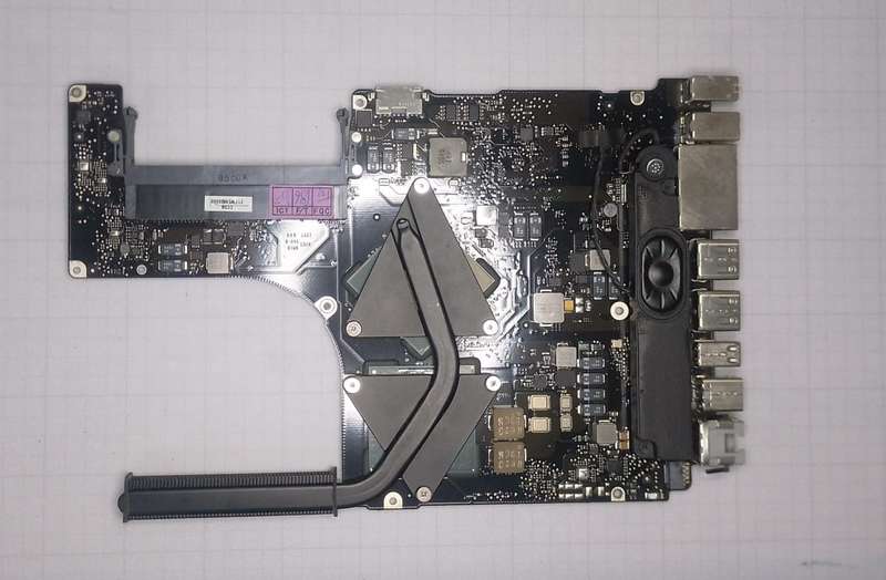 (D)MACBOOK PRO 15" A1286 2324 2009 LOGIC BOARD 820-2533-B