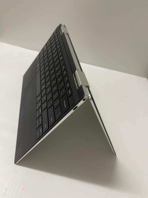 Dell XPS 13 9310 2-in-1 Convertible 13.4-inch TOUCHSCREEN - Core i7-1185G7 16GB RAM 512GB SSD W11