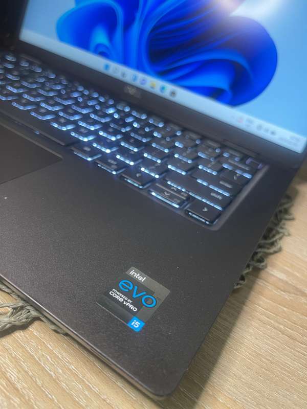 Dell Latitude 7420 14-inch Core i5-1145G7 16GB RAM 512GB SSD Win 11 Pro Laptop