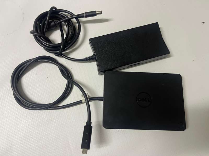 DELL WD15 DOCKING STATION w/ 130w Original Dell Power Adaptor