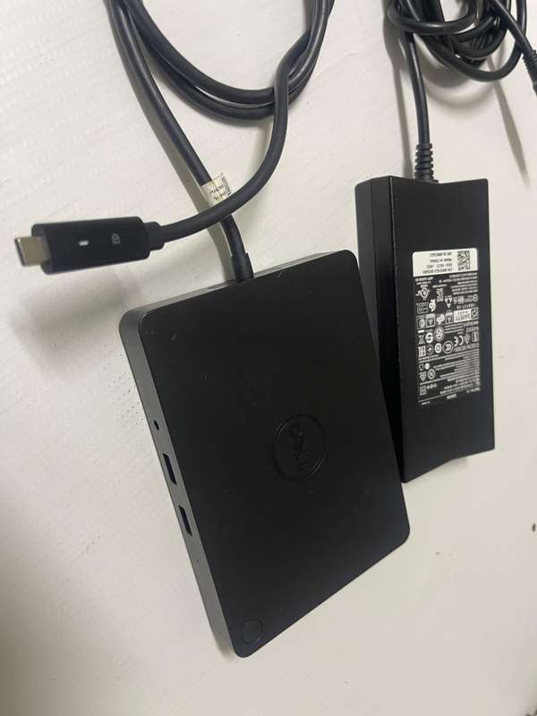 DELL WD15 DOCKING STATION w/ 130w Original Dell Power Adaptor