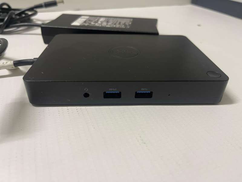 DELL WD15 DOCKING STATION w/ 130w Original Dell Power Adaptor