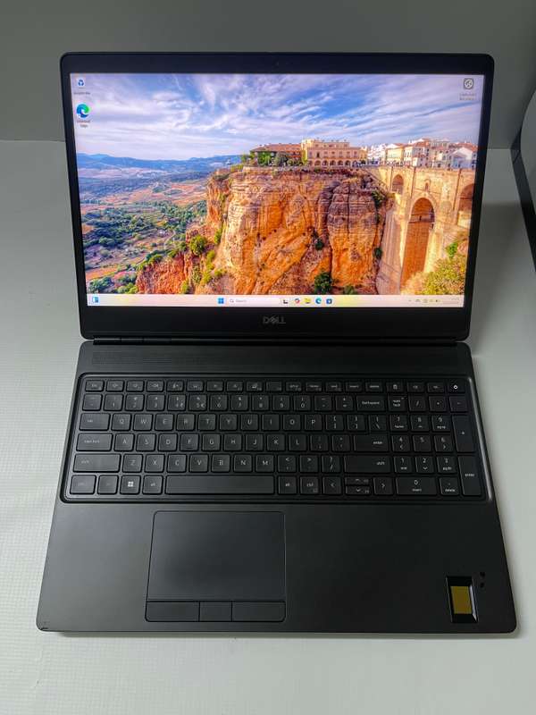 Dell Precision 15 7560 i7 11850H / 32GB/ 1TB SSD / 15.6 FHD Display / 4GB NVIDIA Dedicated Graphics
