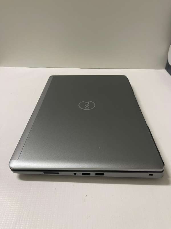 Dell Precision 15 7560 i7 11850H / 32GB/ 1TB SSD / 15.6 FHD Display / 4GB NVIDIA Dedicated Graphics