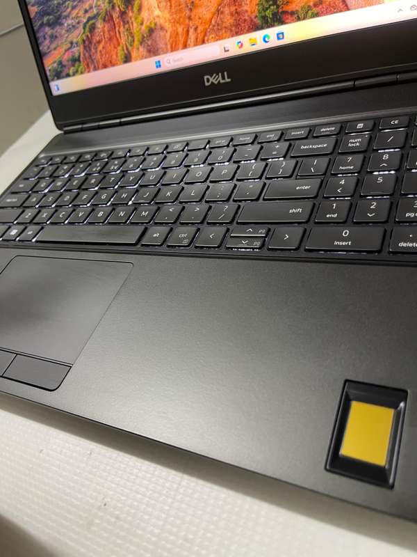Dell Precision 15 7560 i7 11850H / 32GB/ 1TB SSD / 15.6 FHD Display / 4GB NVIDIA Dedicated Graphics