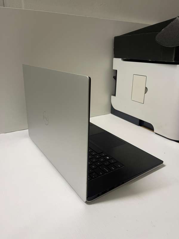 Dell Precision 5530 i7 -8850H - NVIDIA QUADRO P2000 4GB GDDR5 GRAPHICS - 16 GB RAM - 512GB SSD