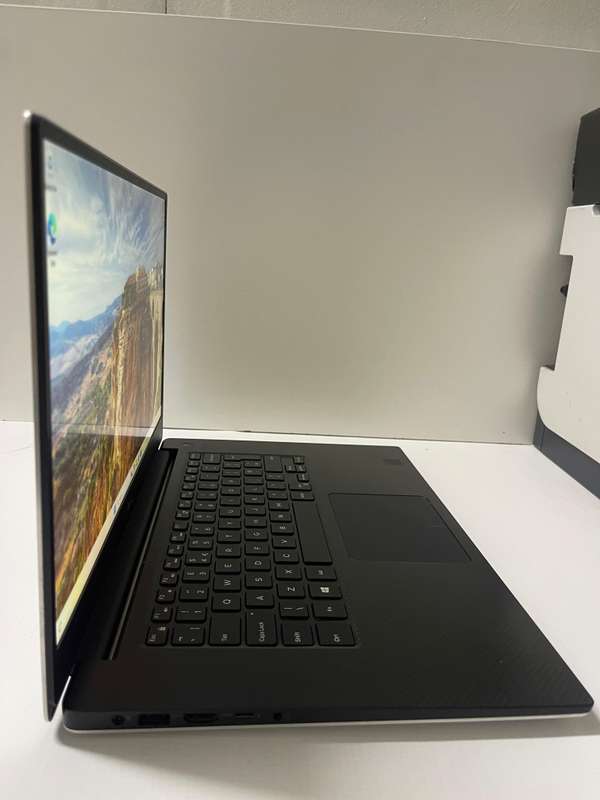 Dell Precision 5530 i7 -8850H - NVIDIA QUADRO P2000 4GB GDDR5 GRAPHICS - 16 GB RAM - 512GB SSD