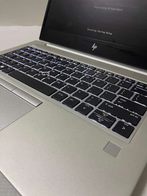 HP EliteBook 735 G5  Ryzen 7 PRO 2700U / 13.3 FHD / AMD Radeon Vega Graphics / 8GB RAM / 256GB SSD