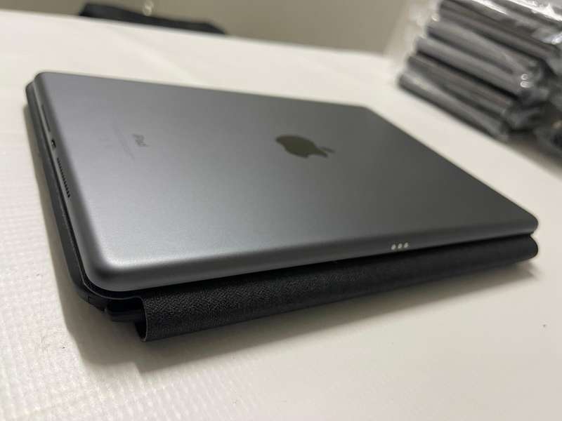 Apple iPad 10.2, 2021, 9th Gen WiFi 64GB Space Grey (No Finger ID) + Charging Cable