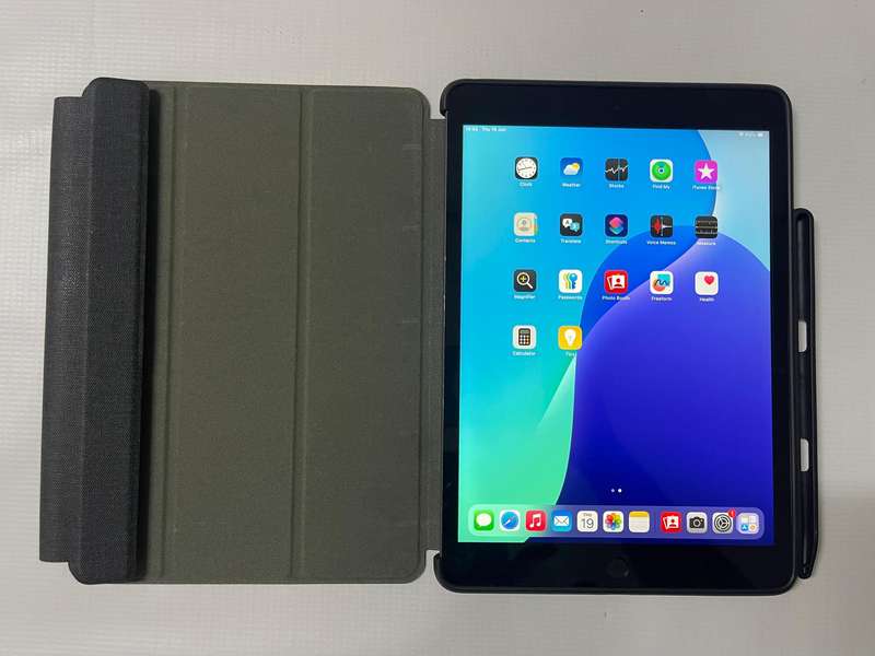 Apple iPad 10.2, 2021, 9th Gen WiFi 64GB Space Grey (No Finger ID) + Charging Cable