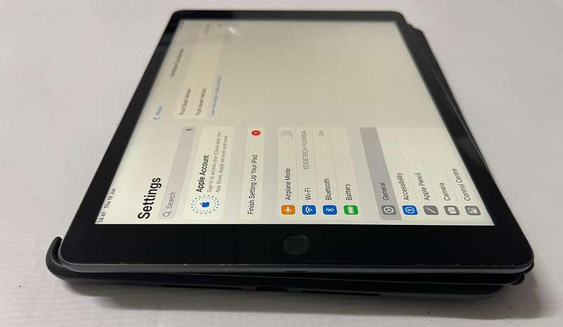 Apple iPad 10.2, 2021, 9th Gen WiFi 64GB Space Grey (No Finger ID) + Charging Cable