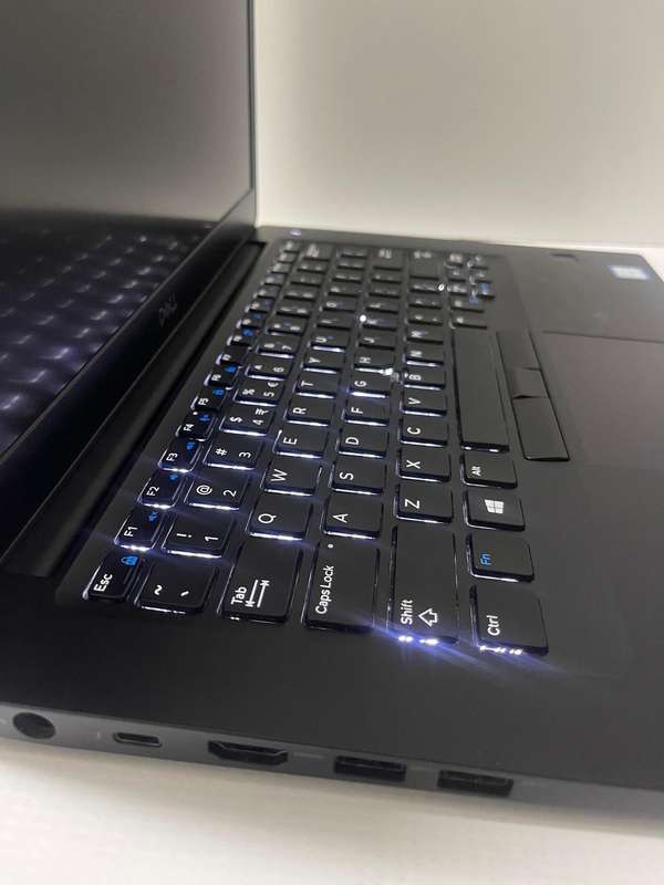 DELL LATITUDE 7490 - intel Core i7 8650U - 16GB DDR4 - 256GB NVME SSD - 14 INCH - LAPTOP