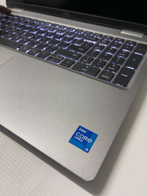 Dell Latitude 5520 15.6-inch Core i5-1145G7 (11th Gen) 16GB RAM 512GB SSD Win 11 Pro Laptop