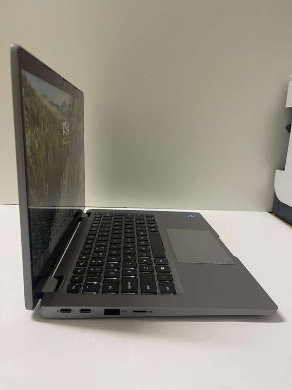 Dell Latitude 5320 13.3-inch 2-in-1 Convertible Touchscreen Core i5-1145G7 16GB RAM 256GB SSD W11