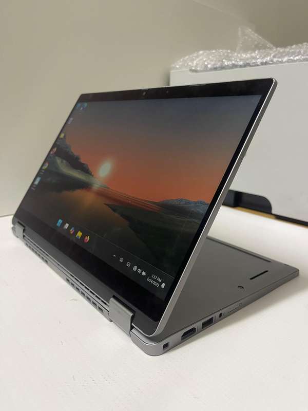 Dell Latitude 5320 13.3-inch 2-in-1 Convertible Touchscreen Core i5-1145G7 16GB RAM 256GB SSD W11