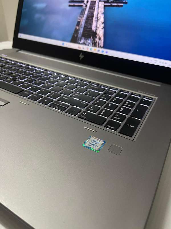 HP ZBook 17 G6 Mobile Workstation  Core i7-9750H 17.3 FHD 32GB RAM 1TB SSD Quadro T1000 4GB DDR5 GPU