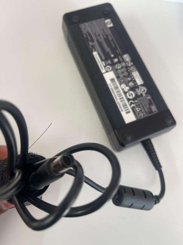 Original HP Big Pin 135W 19V 7.1A Pin Laptop AC Adapter Charger