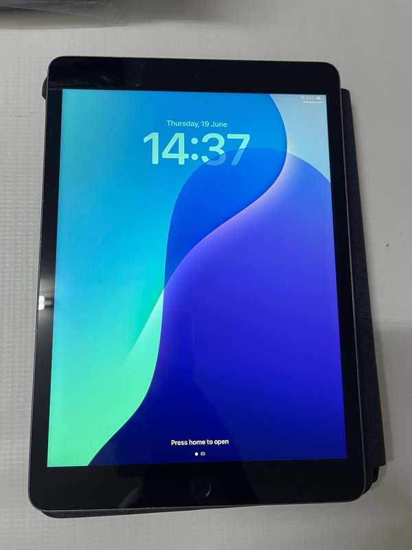 Apple iPad 10.2, 2021, 9th Gen WiFi 64GB Space Grey (No Finger ID) + Charging Cable