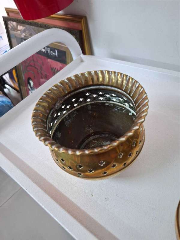 Brass planter