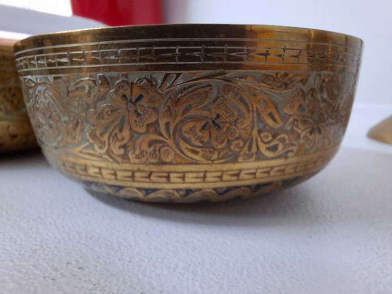 Set of 2 Brass bowls