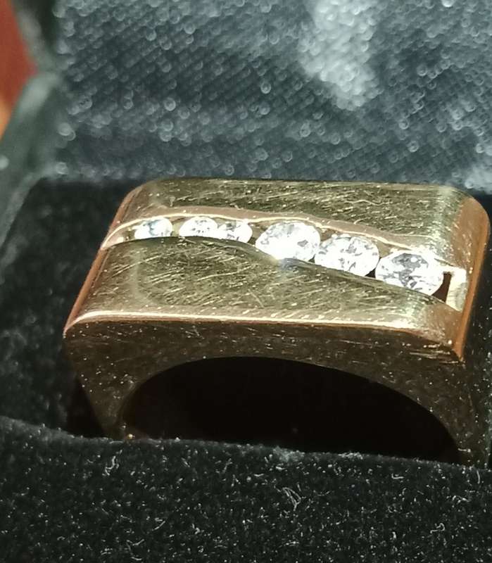 9ct Gold Ring with river of natural Diamonds