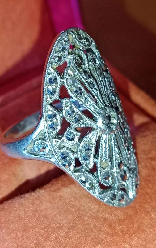 Silver Ladies Ring Art-Deco with Marcasite