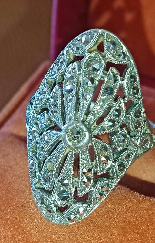 Silver Ladies Ring Art-Deco with Marcasite