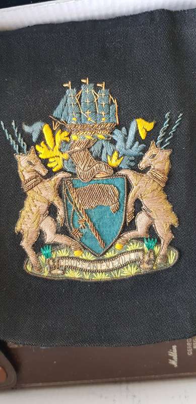 RARE & COLLECTBLE VINTAGE STANDARD BANK LOGO - COAT-OF-ARMS EMBROIDERED POCKET BADGE FROM 1955.