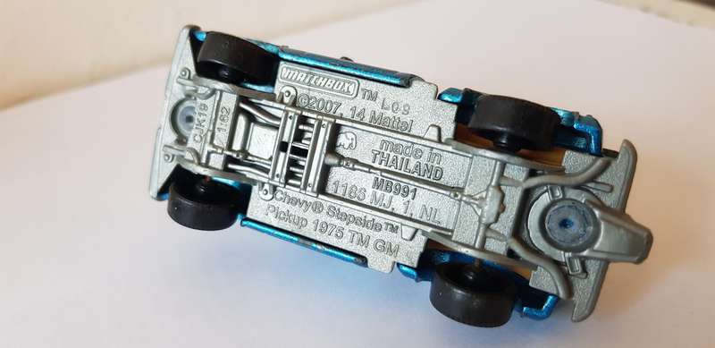 MATCHBOX 1975 CHEV STEPSIDE BAKKIE BY GENERAL MOTORS - MODEL CAR - DIE-CAST - 1/64 SCALE.