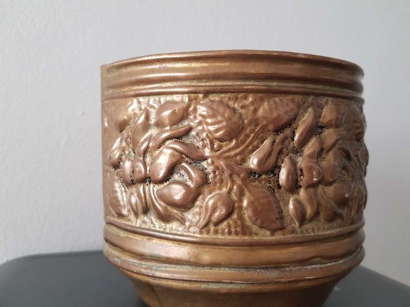 ANTIQUE ENGLISH BRASS ROSE EMBOSSED PLANT HOLDER MADE IN ENGLAND - FROM THE 1900's.
