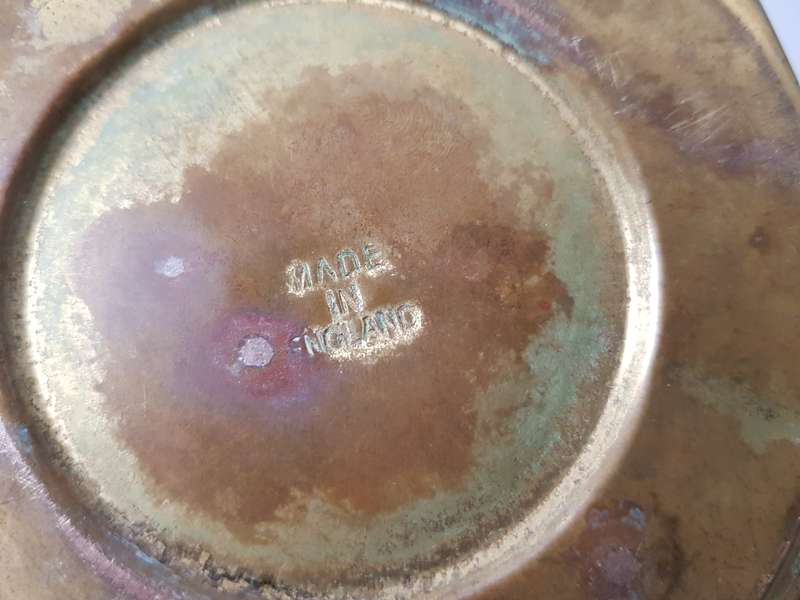 ANTIQUE ENGLISH BRASS ROSE EMBOSSED PLANT HOLDER MADE IN ENGLAND - FROM THE 1900's.