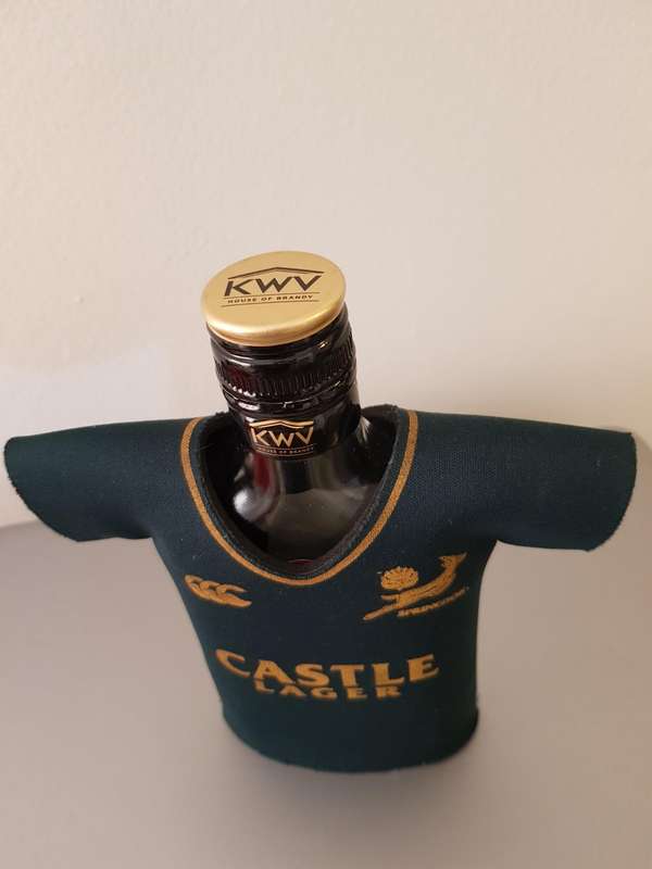 RARE & COLLECTABLE SPRINGBOK "JERSEY" TYPE COVER TO FIT ANY FLAT 200ml BOTTLE.