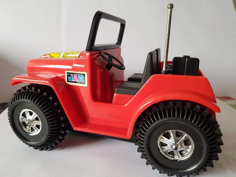 VINTAGE 1982 SUPER SUZUKI 4 X 4 JEEP - BATTERY OPERATED MODEL TOY - BY BOTOY.