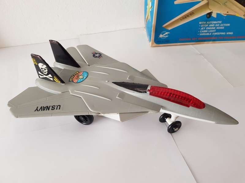 COLLECTABLE VINTAGE FIGHTER JET F-14A "TOMCAT" MODEL PLANE BY CRUMMAN.