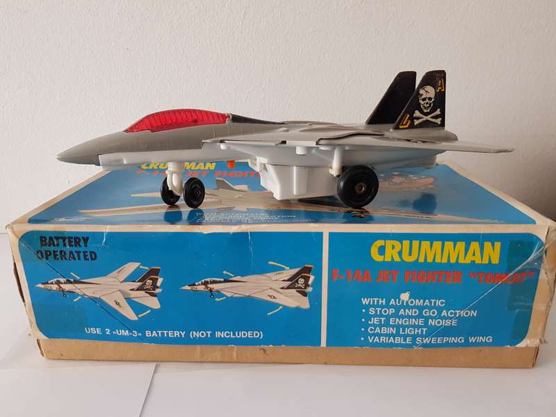 COLLECTABLE VINTAGE FIGHTER JET F-14A "TOMCAT" MODEL PLANE BY CRUMMAN.