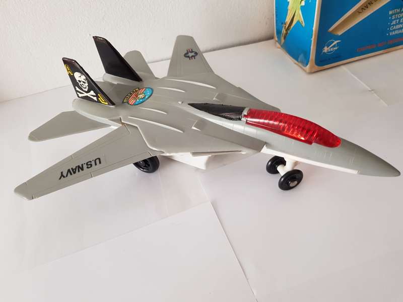 COLLECTABLE VINTAGE FIGHTER JET F-14A "TOMCAT" MODEL PLANE BY CRUMMAN.
