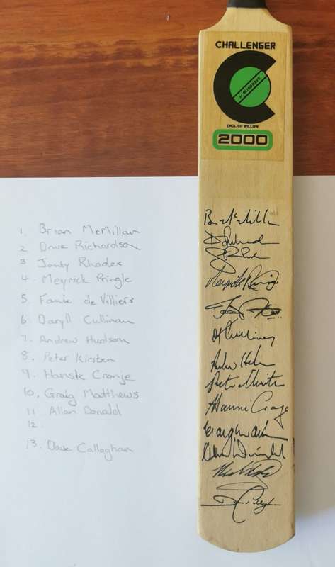 VINTAGE MINI CRICKET BAT SIGNED BY ALL 1994/95 SA CRICKET TEAM MEMBERS.