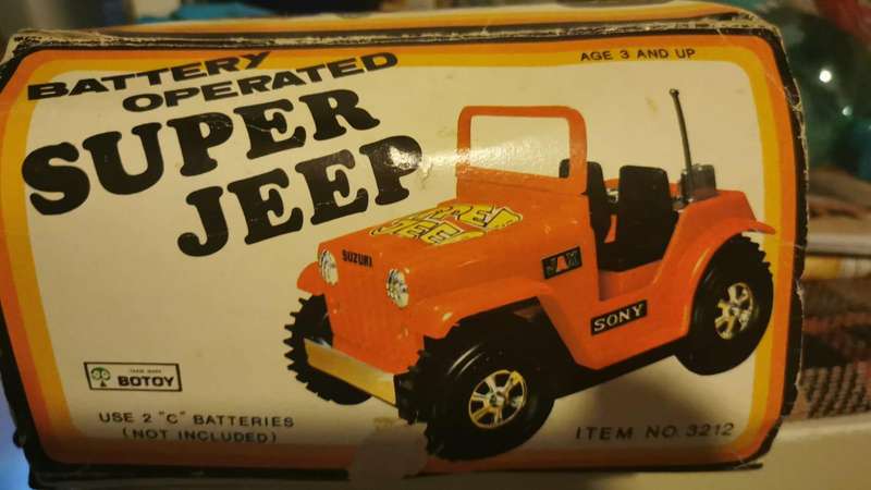 VINTAGE 1982 SUPER SUZUKI 4 X 4 JEEP - BATTERY OPERATED MODEL TOY - BY BOTOY.